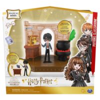 Set de joaca Harry Potter Lectia de Potiuni cu figurina Harry Potter